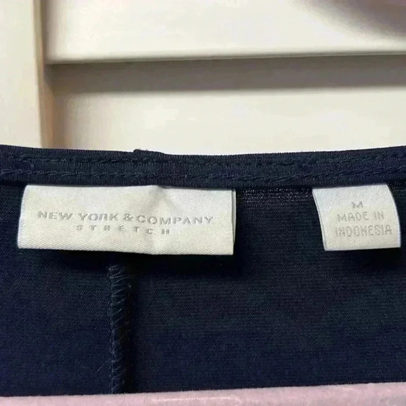 New York & Company 3/4 Sleeve Crisscross Top Size Medium Navy - Picture 2 of 3